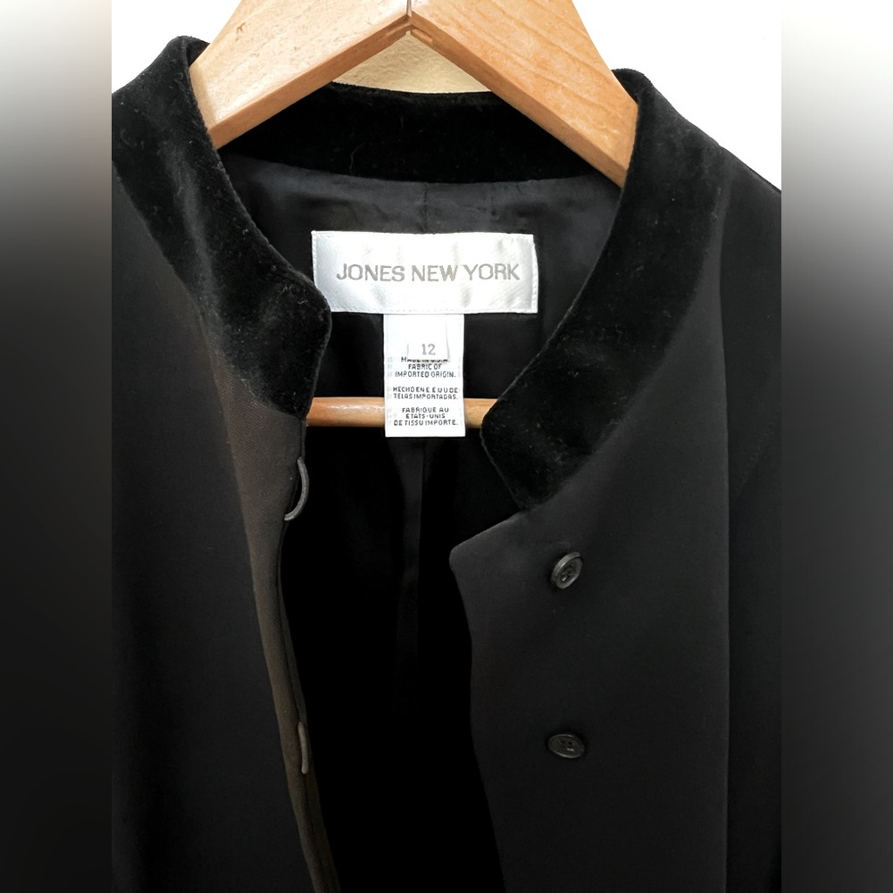 NWT Vintage JONES NY - size 12 - Black Collarless Elegant Jacket w/ Velvet Trim - Picture 4 of 11